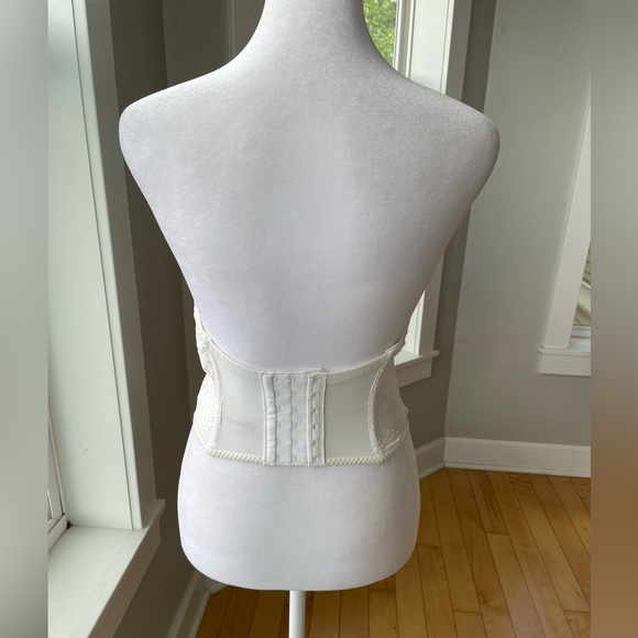 Vintage 90’s Victoria’s Secret Ivory White Lace Corset Bustier Top Size 34B - Picture 2 of 12